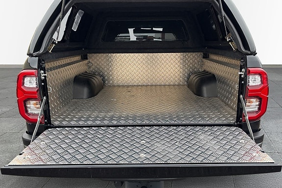 Toyota HiLux 11 of 24