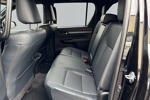 Toyota HiLux 12 of 24