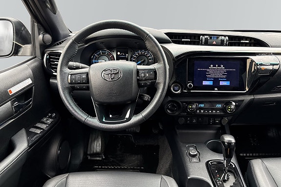 Toyota HiLux 10 of 24