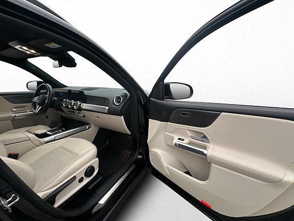 Mercedes-Benz EQB300 28 of 30