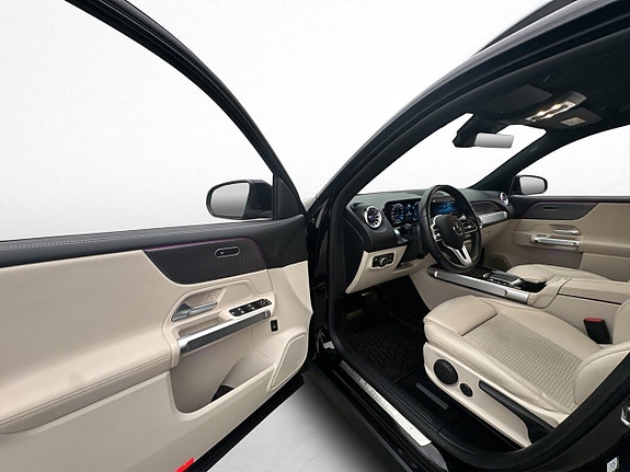 Mercedes-Benz EQB300 11 of 30