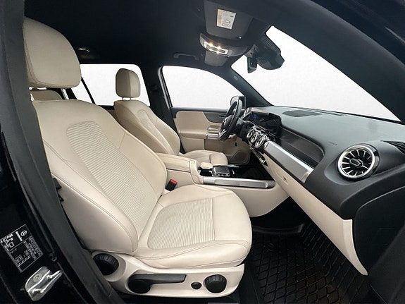 Mercedes-Benz EQB300 27 of 30