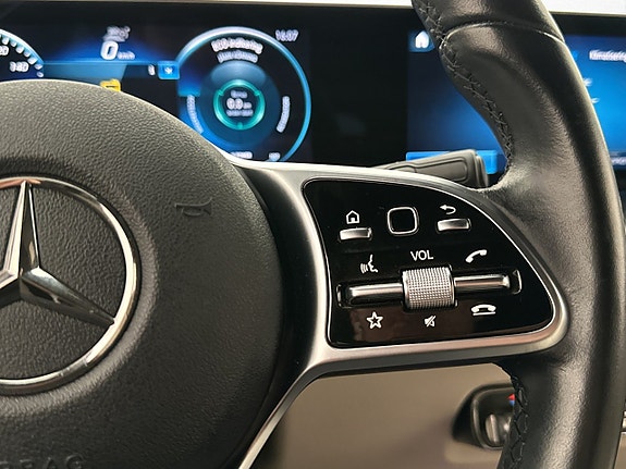 Mercedes-Benz EQB300 17 of 30