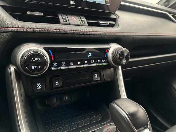 Toyota RAV4 27 of 30