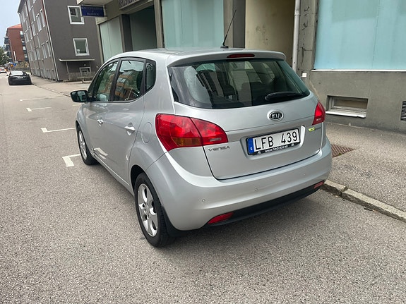 Kia Venga 4 of 8