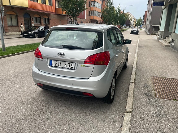 Kia Venga 2 of 8