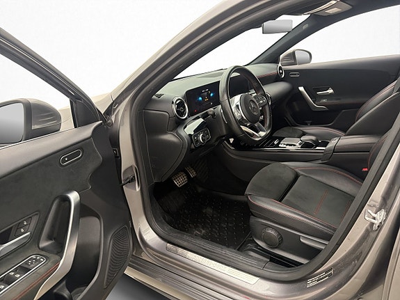 Mercedes-Benz A250 13 of 30