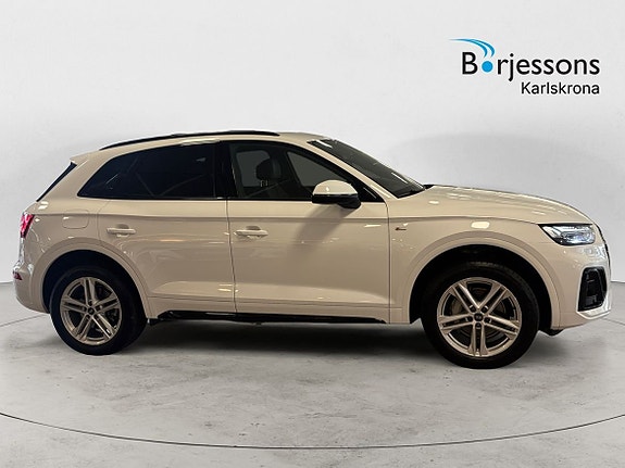 Audi Q5 2 of 12