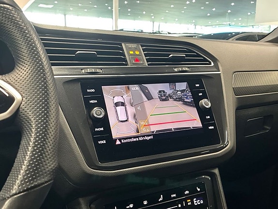 Volkswagen Tiguan 16 of 25