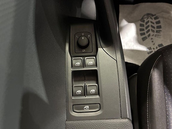 Seat Arona 17 of 23
