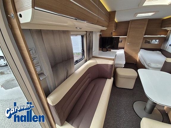 Adria Adora 613 HT ( AC-bodel/ Mover) 12 of 27