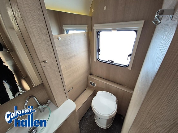 Adria Adora 613 HT ( AC-bodel/ Mover) 22 of 27