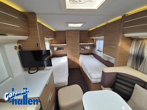 Adria Adora 613 HT ( AC-bodel/ Mover) 19 of 27