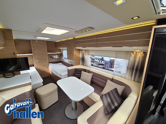 Adria Adora 613 HT ( AC-bodel/ Mover) 9 of 27