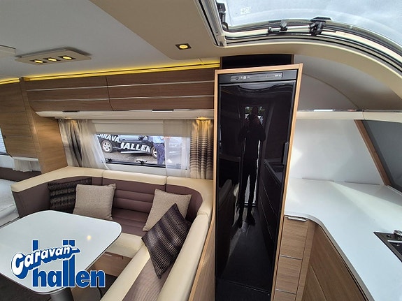 Adria Adora 613 HT ( AC-bodel/ Mover) 8 of 27