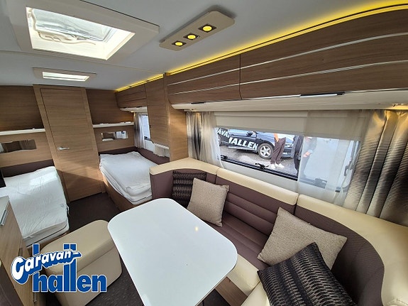 Adria Adora 613 HT ( AC-bodel/ Mover) 18 of 27