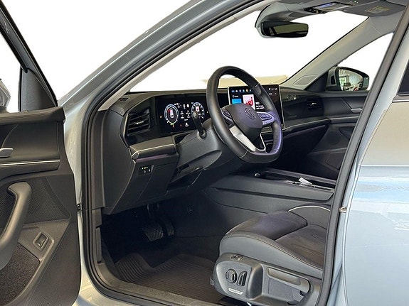 Volkswagen Passat 9 of 21