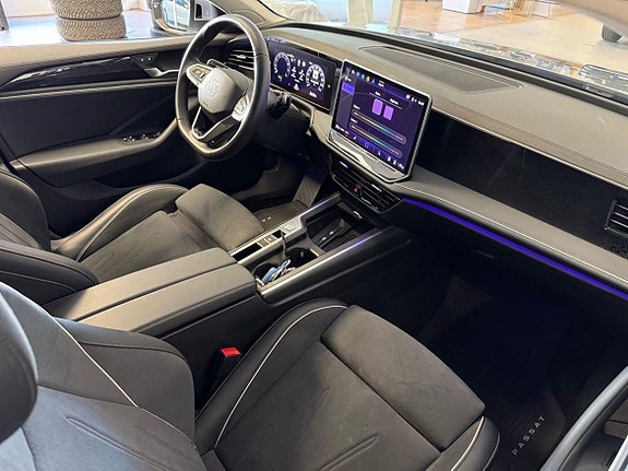Volkswagen Passat 13 of 21