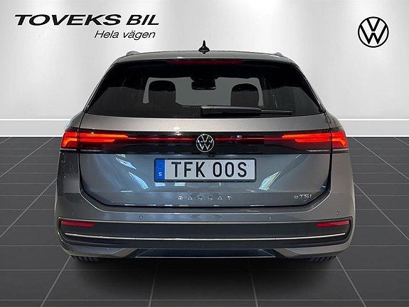 Volkswagen Passat 4 of 21