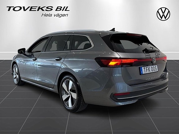 Volkswagen Passat 3 of 21