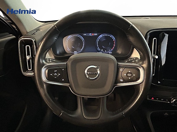 Volvo XC40 7 of 15