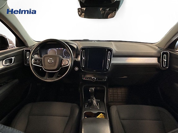 Volvo XC40 9 of 15