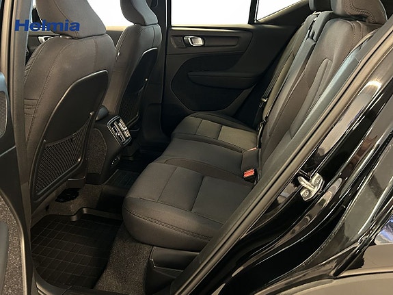 Volvo XC40 12 of 15