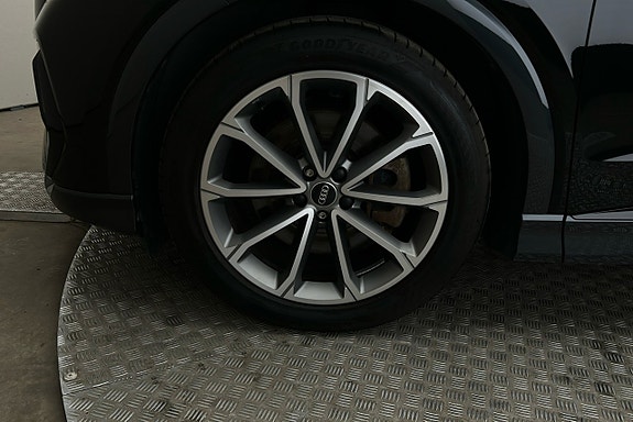 Audi Q4 e-tron 12 of 23