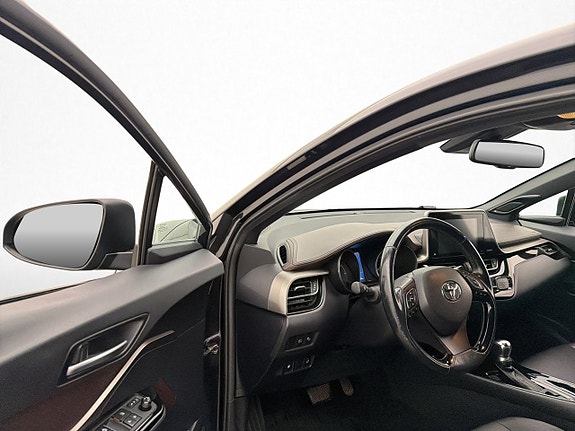 Toyota C-HR 11 of 30