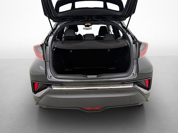 Toyota C-HR 27 of 30