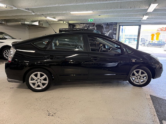 Toyota Prius 6 of 18