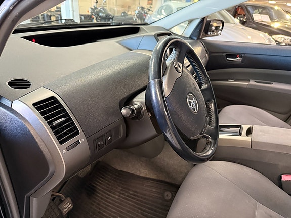 Toyota Prius 13 of 18