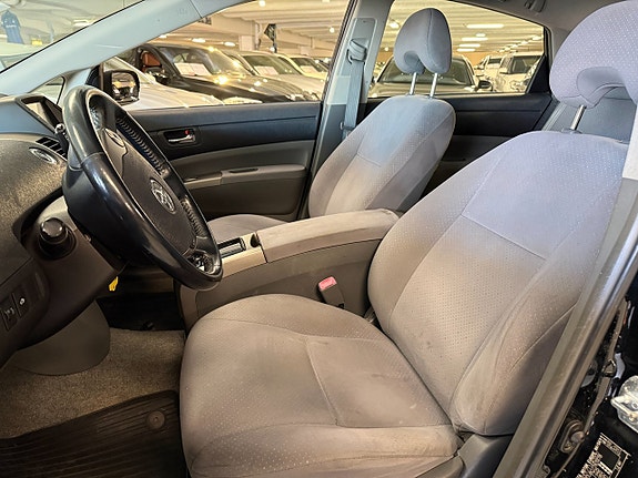 Toyota Prius 9 of 18