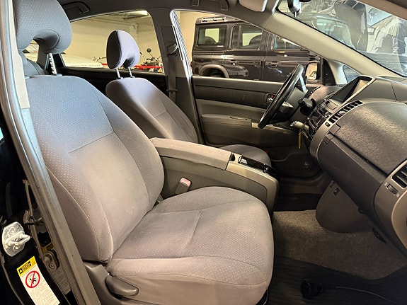 Toyota Prius 12 of 18