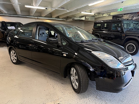 Toyota Prius 2 of 18