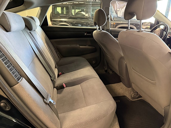 Toyota Prius 10 of 18
