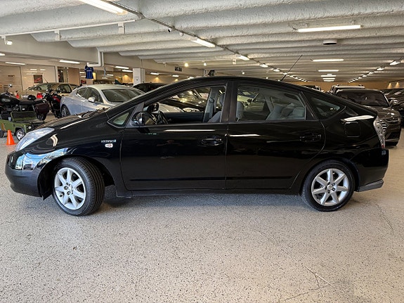 Toyota Prius 5 of 18