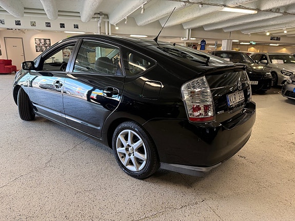 Toyota Prius 3 of 18