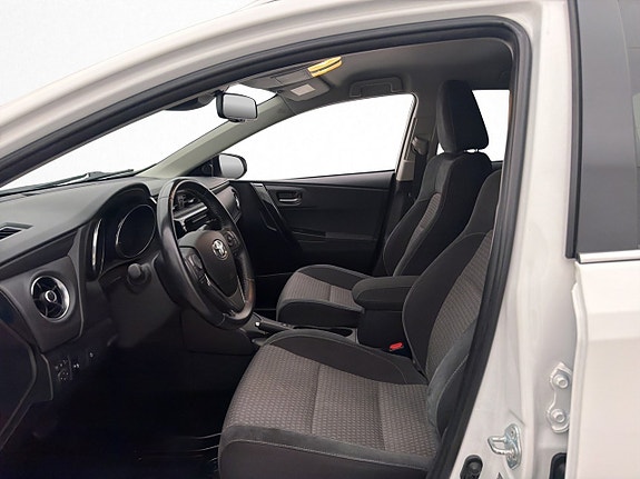 Toyota Auris 11 of 29