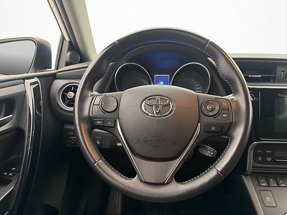 Toyota Auris 13 of 29
