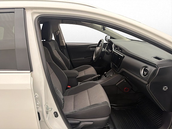 Toyota Auris 22 of 29