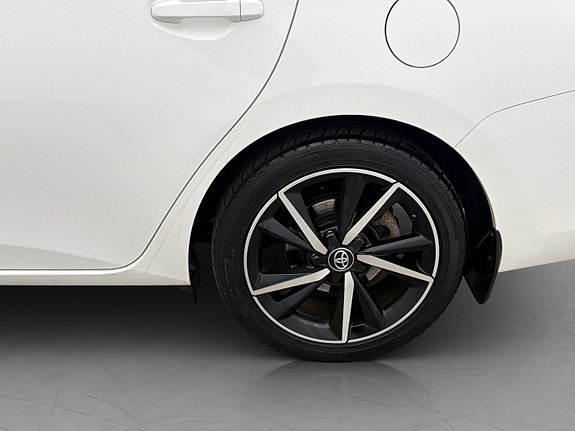 Toyota Auris 29 of 29