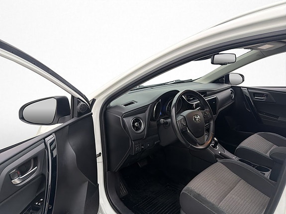 Toyota Auris 10 of 29