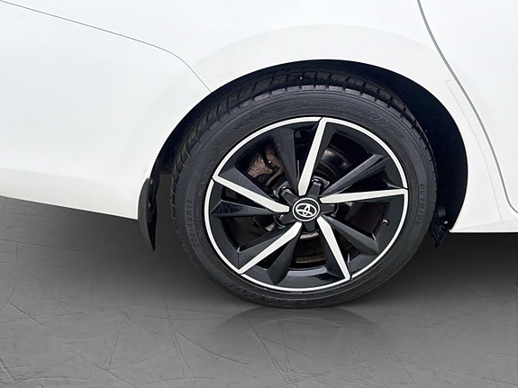 Toyota Auris 26 of 29