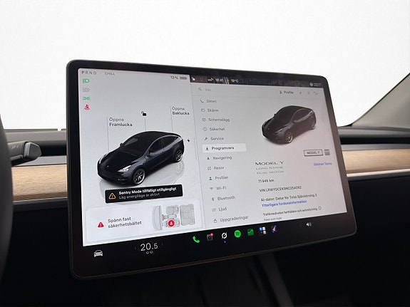 Tesla Model Y 21 of 30