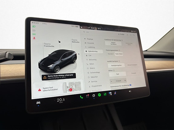 Tesla Model Y 20 of 30