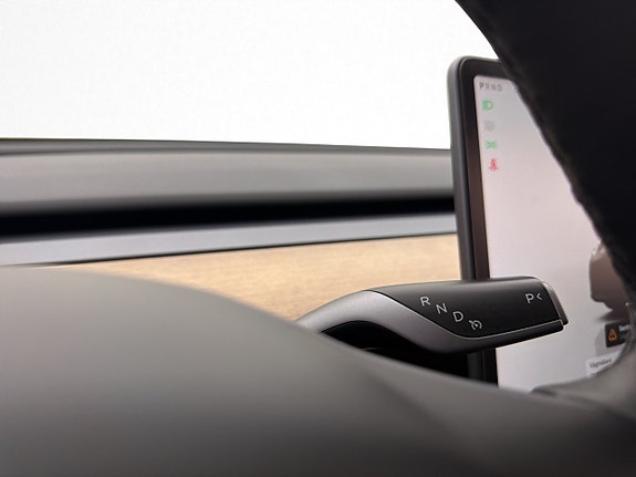 Tesla Model Y 28 of 30