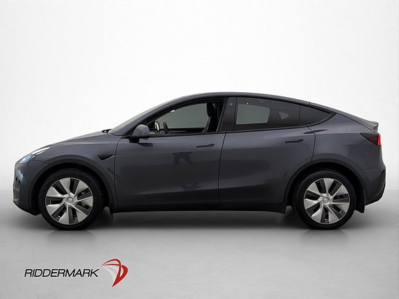 Tesla Model Y 8 of 30