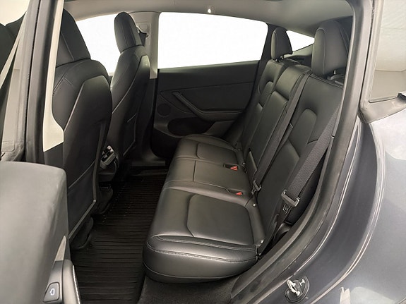 Tesla Model Y 25 of 30