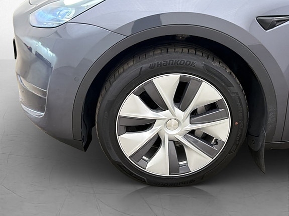 Tesla Model Y 29 of 30